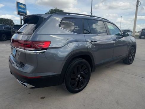 Used 2025 Volkswagen Atlas SE FWD image 8