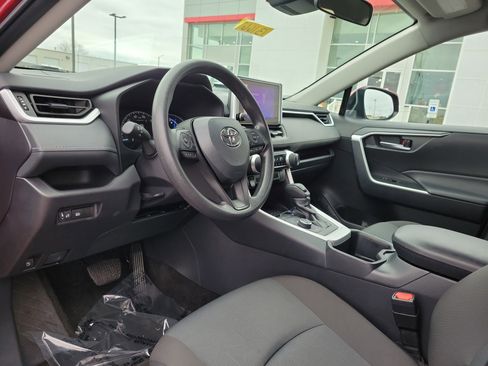 Used 2025 Toyota RAV4 XLE image 19
