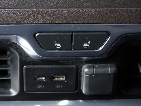 Used 2020 Chevrolet Silverado 2500 LTZ w/ LTZ Convenience Package image 43