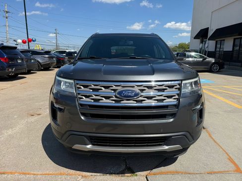 Used 2018 Ford Explorer XLT w/ Equipment Group 202A AWD/4WD image 2