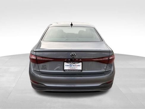 Used 2025 Volkswagen Jetta SE image 10
