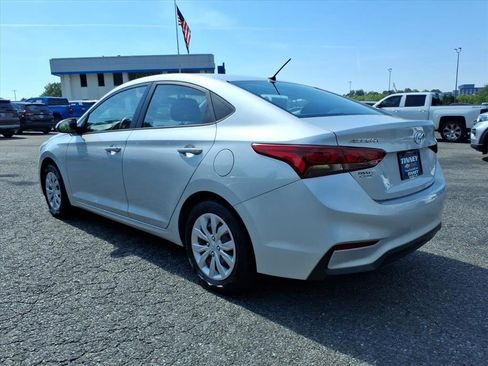 Used 2021 Hyundai Accent SE FWD image 5