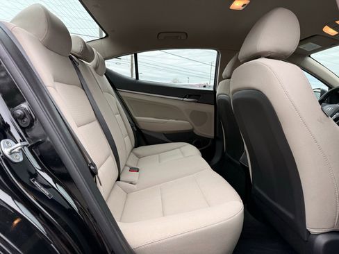 Used 2017 Hyundai Elantra SE image 28