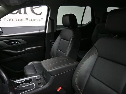 Used 2020 Chevrolet Traverse LT image 16