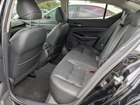 Used 2020 Nissan Altima 2.0 Platinum FWD image 9
