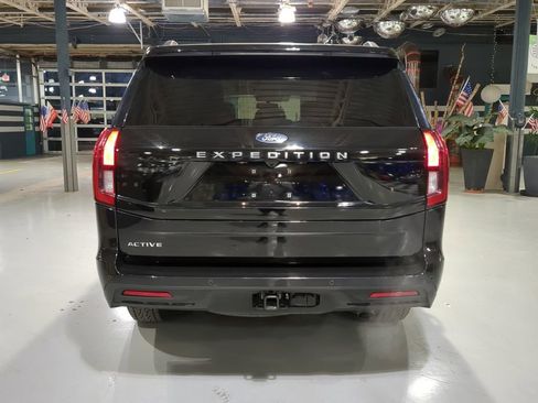 Used 2025 Ford Expedition Active image 6