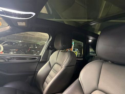 Used 2021 Porsche Macan AWD/4WD image 12