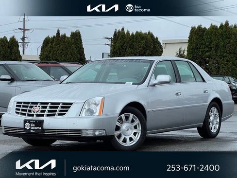 Used 2009 Cadillac DTS w/ Sun And Navigation Package FWD image 1