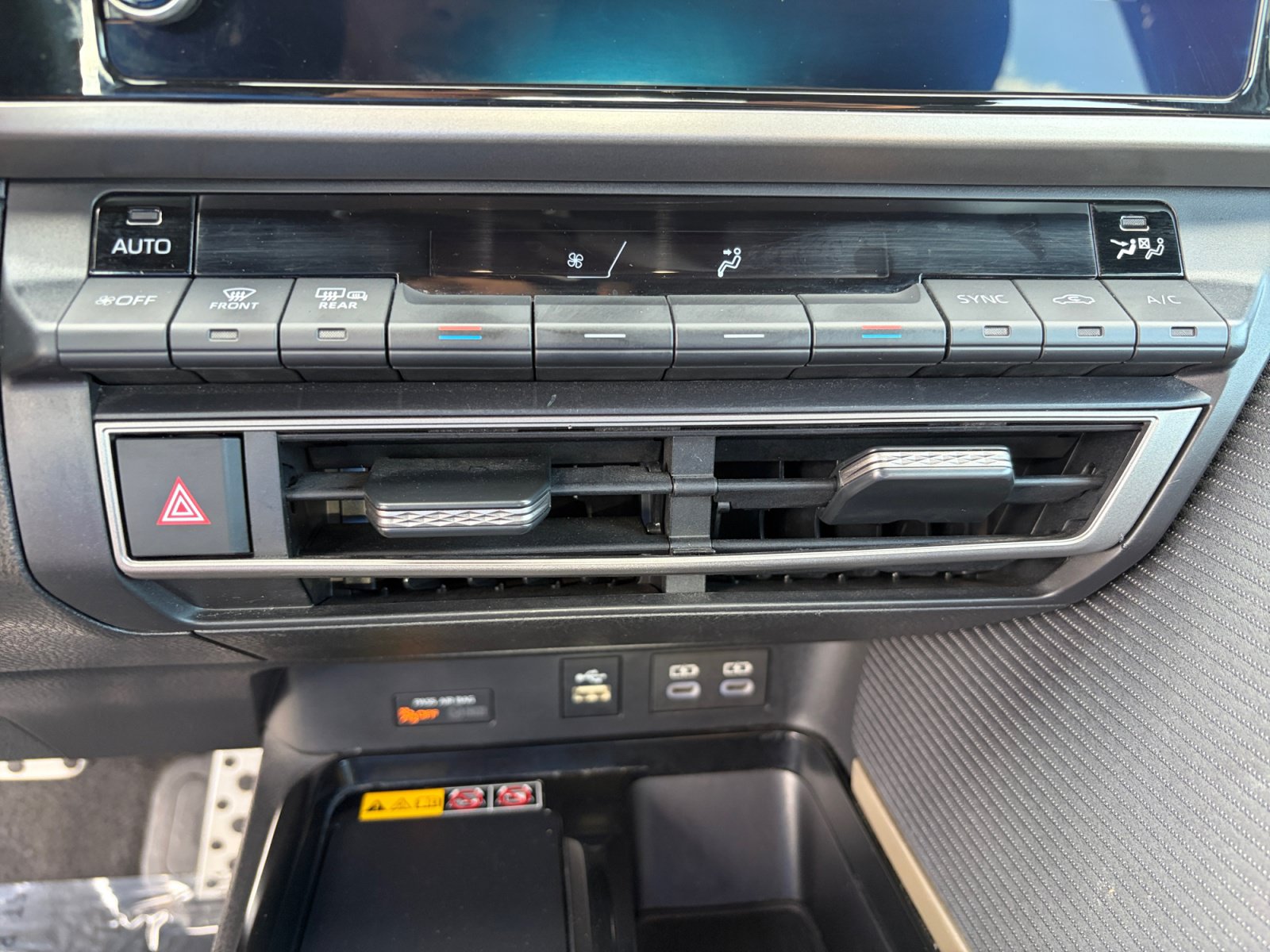 Used 2025 Toyota Camry SE FWD image 21