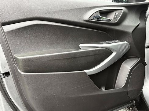 Used 2025 Chevrolet Trax LS w/ LS Convenience Package FWD image 16