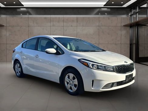 Used 2017 Kia Forte LX w/ LX Popular Package image 3