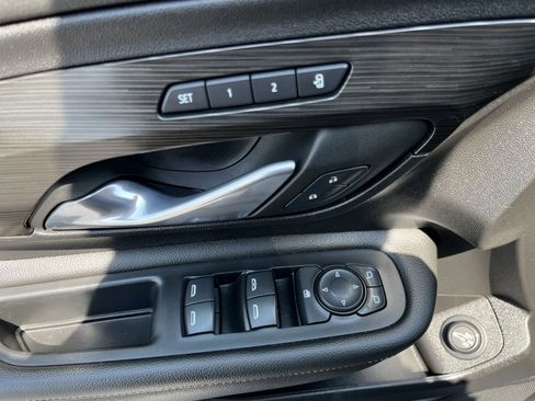 Used 2022 GMC Terrain SLT image 38