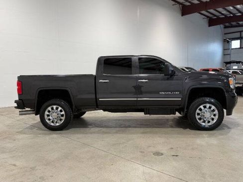 Used 2015 GMC Sierra 2500 Denali w/ Duramax Plus Package AWD/4WD image 7
