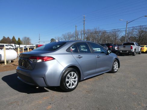 Used 2021 Toyota Corolla LE image 5