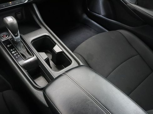 Used 2025 Nissan Sentra S FWD image 16