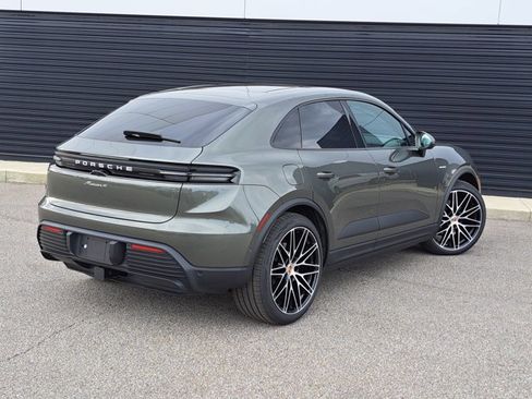 New 2026 Porsche Macan 4 Electric image 7