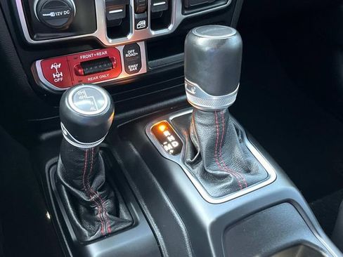 Used 2022 Jeep Gladiator Rubicon w/ LED Lighting Group AWD/4WD image 32