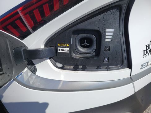 Used 2025 Kia EV6 Light AWD/4WD image 29