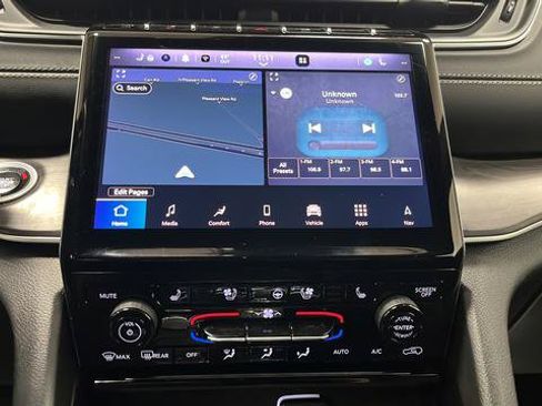 Used 2024 Jeep Grand Cherokee Limited w/ Luxury Tech Group II AWD/4WD image 13