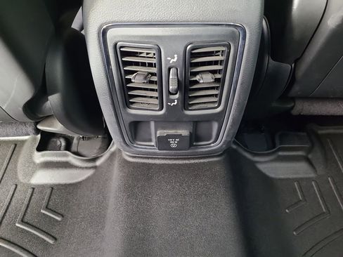 Used 2015 Jeep Grand Cherokee Altitude AWD/4WD image 18
