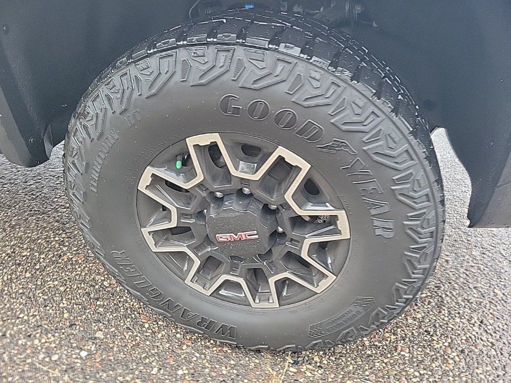 Used 2024 GMC Sierra 2500 AT4X AWD/4WD image 27