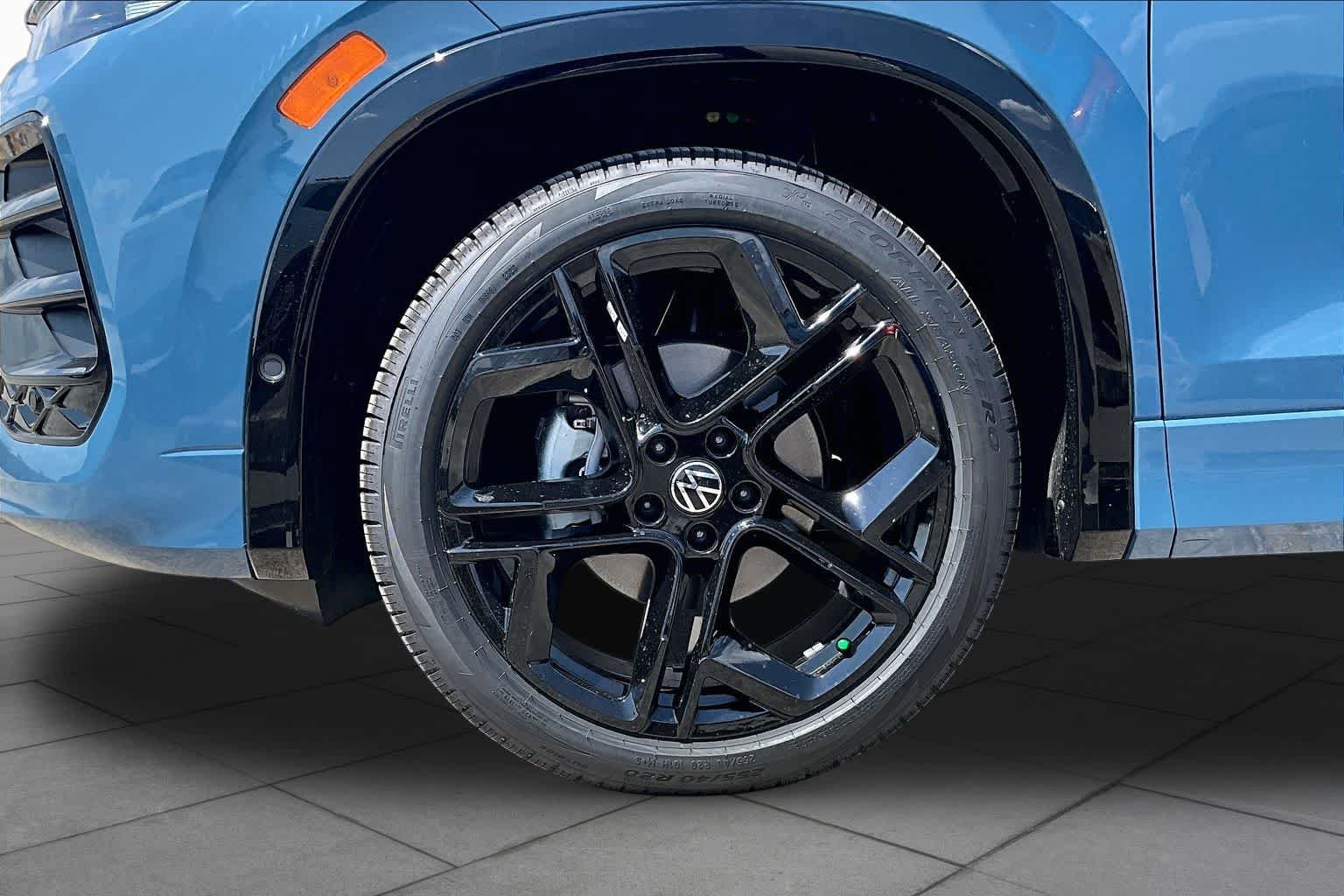 New 2026 Volkswagen Tiguan SE R-Line FWD image 11