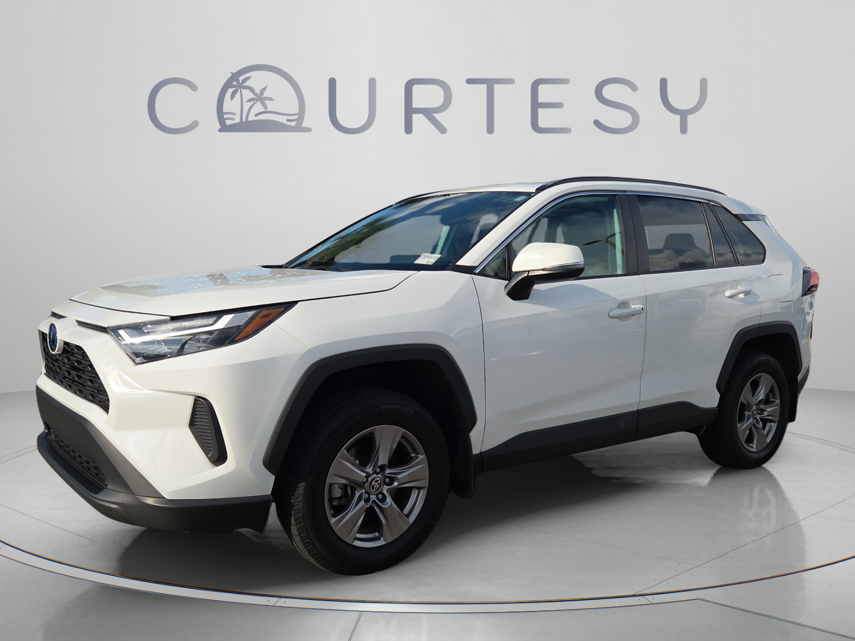 Used 2024 Toyota RAV4 XLE AWD/4WD image 1