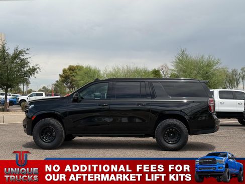 Used 2023 Chevrolet Suburban RST w/ Luxury Package AWD/4WD image 9