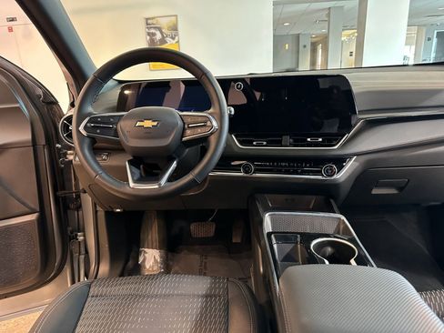 Used 2025 Chevrolet Equinox LT image 34