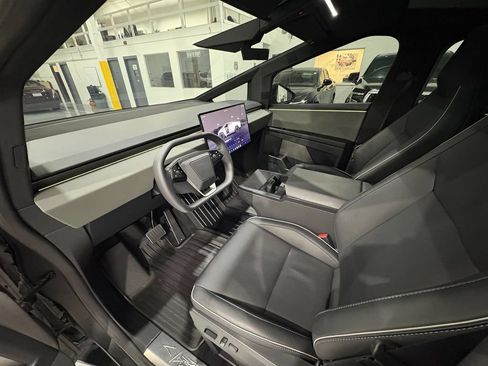 Used 2025 Tesla Cybertruck AWD Crew Cab image 10