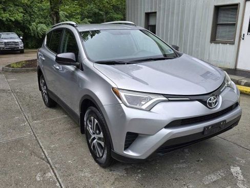 Used 2016 Toyota RAV4 LE AWD/4WD image 7
