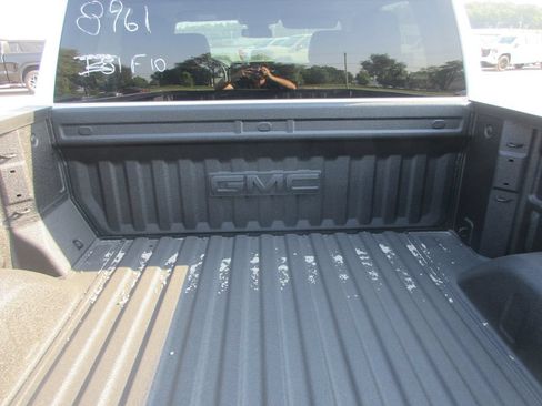 New 2026 GMC Sierra 1500 SLT w/ SLT Premium Package AWD/4WD image 9