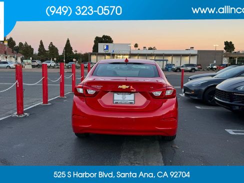 Used 2017 Chevrolet Cruze LT w/ Convenience Package FWD image 5