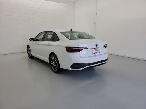 Used 2024 Volkswagen Jetta Sport FWD image 6