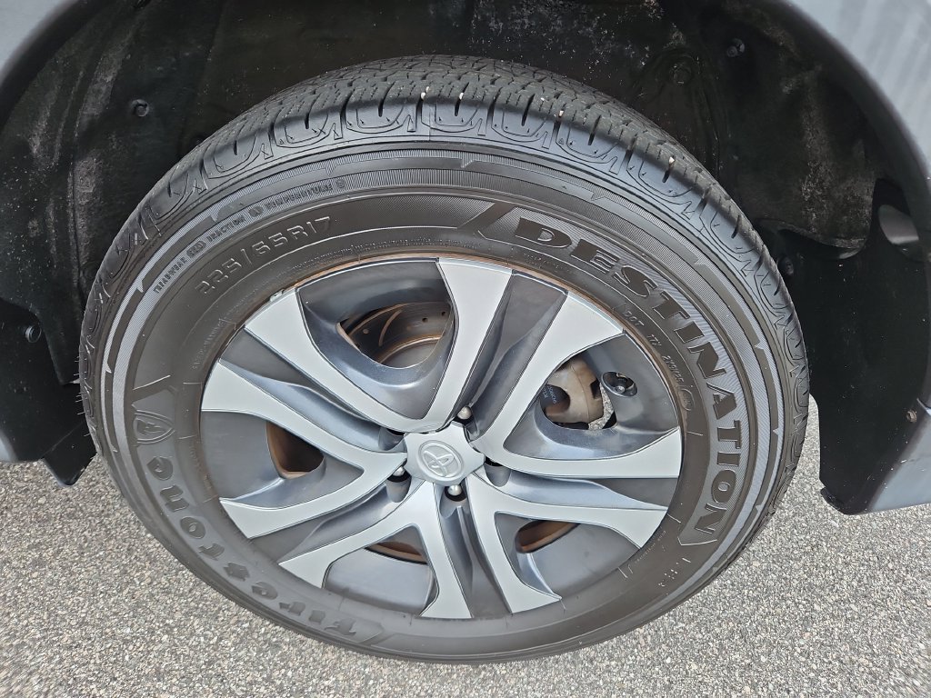 Used 2017 Toyota RAV4 LE FWD image 29