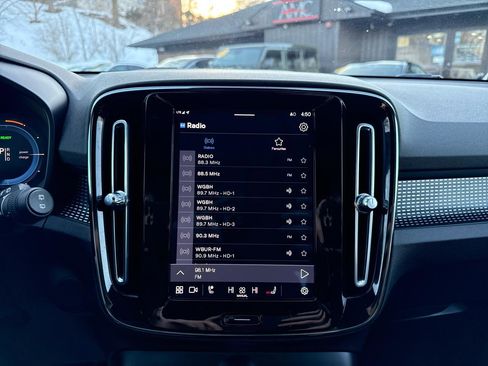 Used 2021 Volvo XC40 P8 Recharge w/ Climate Package image 43