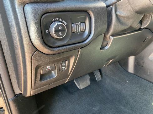 Used 2019 RAM 1500 Big Horn image 29