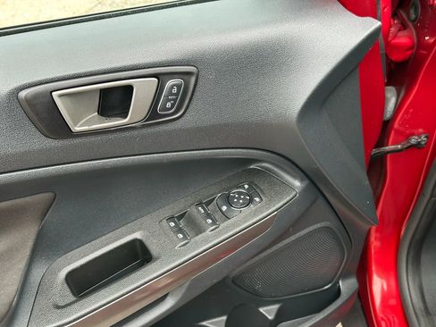 Used 2021 Ford EcoSport SE w/ SE Convenience Package image 12