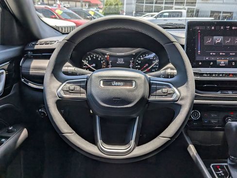 Used 2023 Jeep Compass Latitude AWD/4WD image 13