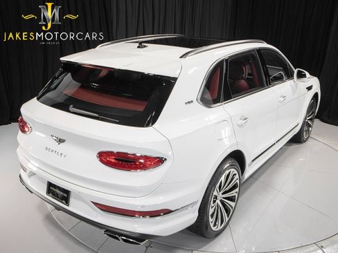Used 2022 Bentley Bentayga image 11