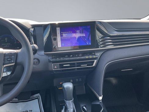 Used 2025 Toyota Camry LE w/ Convenience Package FWD image 8