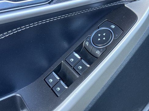 Used 2021 Ford Explorer XLT RWD image 12
