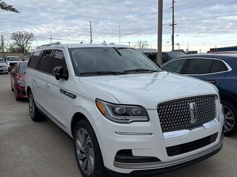 Used 2022 Lincoln Navigator L Reserve image 1