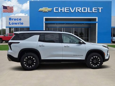 New 2026 Chevrolet Traverse Z71 w/ Enhanced Driving Package image 3