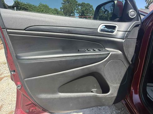 Used 2020 Jeep Grand Cherokee Altitude image 9