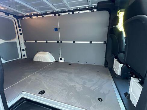 Used 2025 Mercedes-Benz Sprinter 2500 image 12