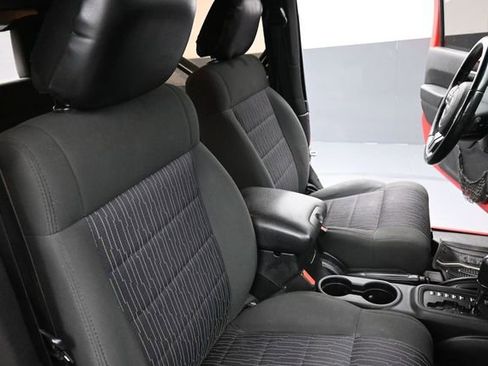 Used 2011 Jeep Wrangler Sport w/ Connectivity Group AWD/4WD image 22