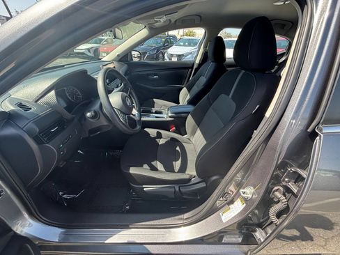 Used 2025 Nissan Sentra SV FWD image 27