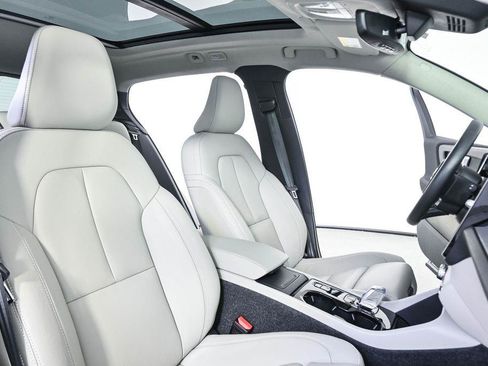Certified 2026 Volvo XC40 B5 Plus AWD/4WD image 24
