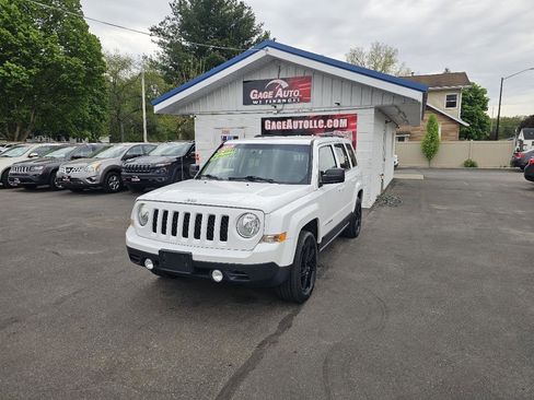Used 2016 Jeep Patriot Sport w/ Power Value Group FWD image 4